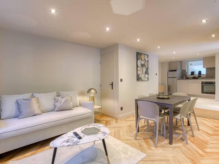 LOCATION SAINT DIDIER AU MONT D'OR 69370 APPARTEMENT 3 PIECES MEUBLE 2 CHAMBRES STATIONNEMENT EXCELLENT ETAT — photo 1