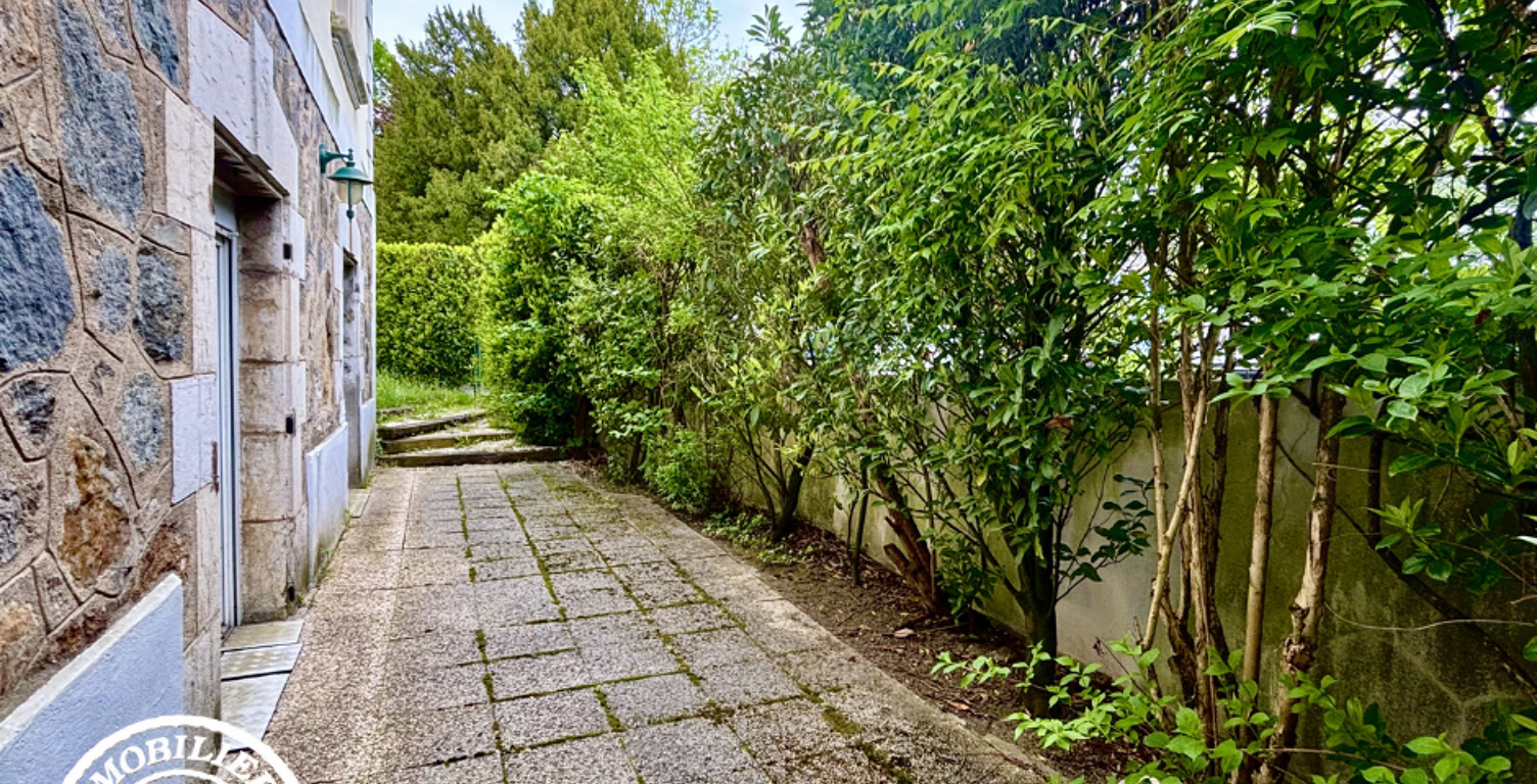 T4  de 110 m2 en souplex avec rez-de-jardin au cœur d’un cadre historique    Poisat (38320) — photo 1