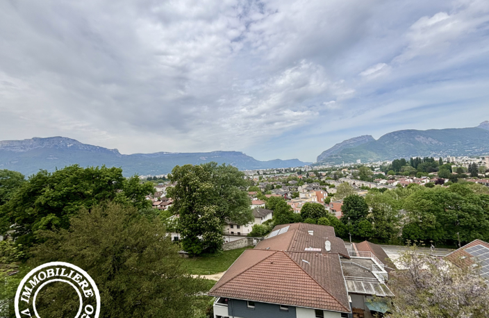 Dernier étage d’exception au Château Charmille   Vue dégagée et cadre unique — photo 2