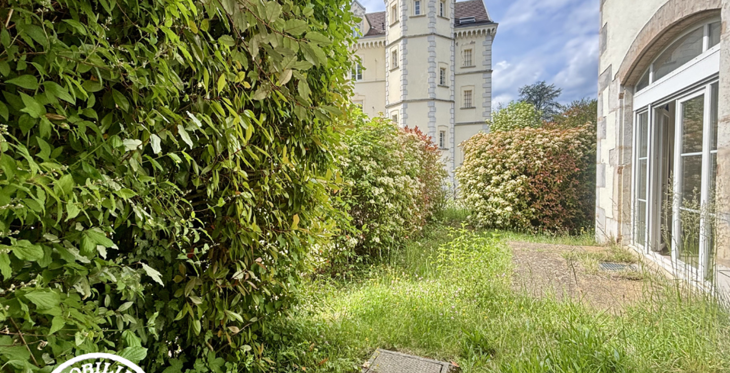 T5 rare, spacieux et lumineux, au Pavillon du Château de la Charmille — photo 1