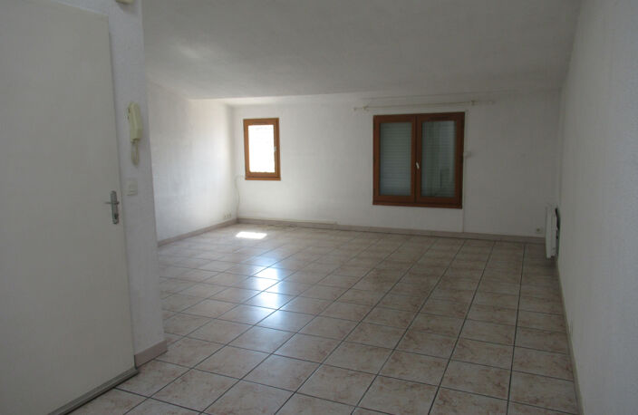 CASTELNAUDARY PROCHE CENTRE VILLE APPARTEMENT TYPË 3 SECOND ETAGE LIBRE AU 20/06/2026 — photo 3