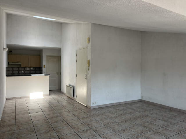 CASTELNAUDARY PROCHE CENTRE VILLE APPARTEMENT TYPË 3 SECOND ETAGE LIBRE — photo du bien