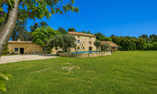 Maison 7 Pièces 266 m² à vendre à La Roque-sur-Pernes (84210)