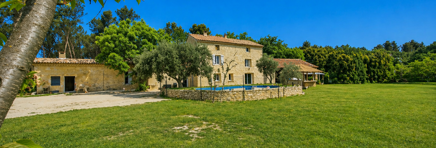 Maison 7 Pièces 266 m² à vendre à La Roque-sur-Pernes (84210)