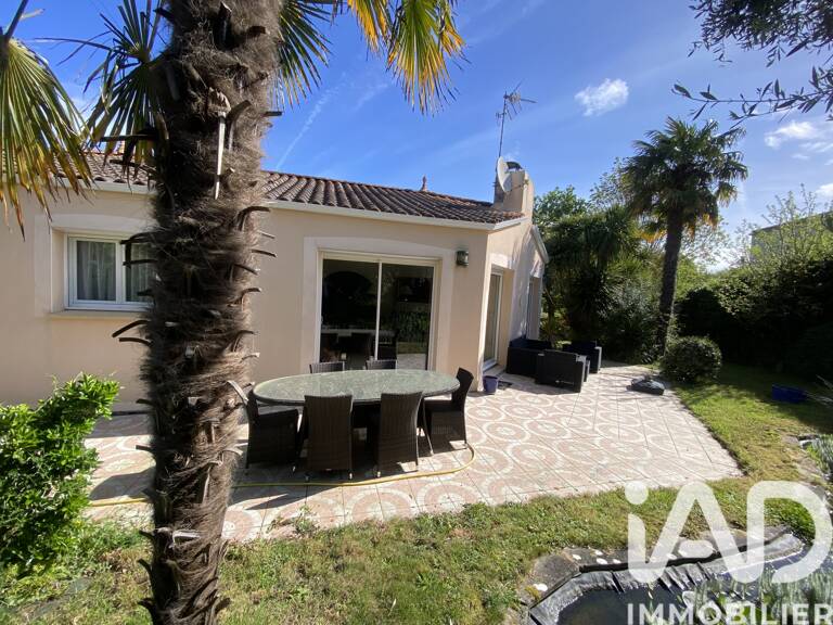 Vente Maison/villa 8 pièces — photo 1