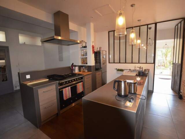 A vendre, Vic-Fezensac, Gers: spacieuse et charmante maison de ville avec 7 chambres, jardin, garage et balcon-terrasse. Très calme et intime mais au coeur de la ville — photo du bien
