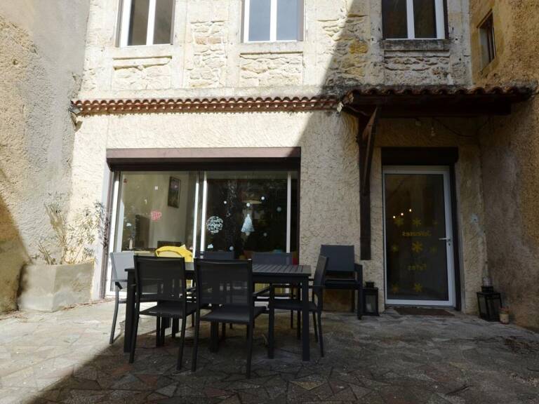 A vendre, Vic-Fezensac, Gers: spacieuse et charmante maison de ville avec 7 chambres, jardin, garage et balcon-terrasse. Très calme et intime mais au coeur de la ville — photo 1