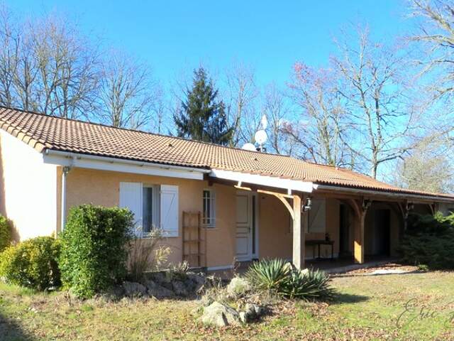 SAINT MAGNE - maison de plain-pied de 108 m² + annexes sur terrain d’une superficie de 6 600 m² divisible — photo du bien