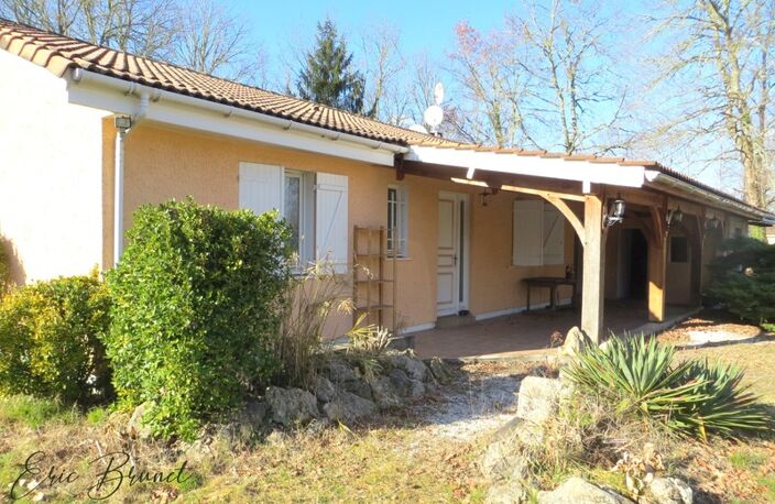 SAINT MAGNE - maison de plain-pied de 108 m² + annexes sur terrain d’une superficie de 6 600 m² divisible — photo 2