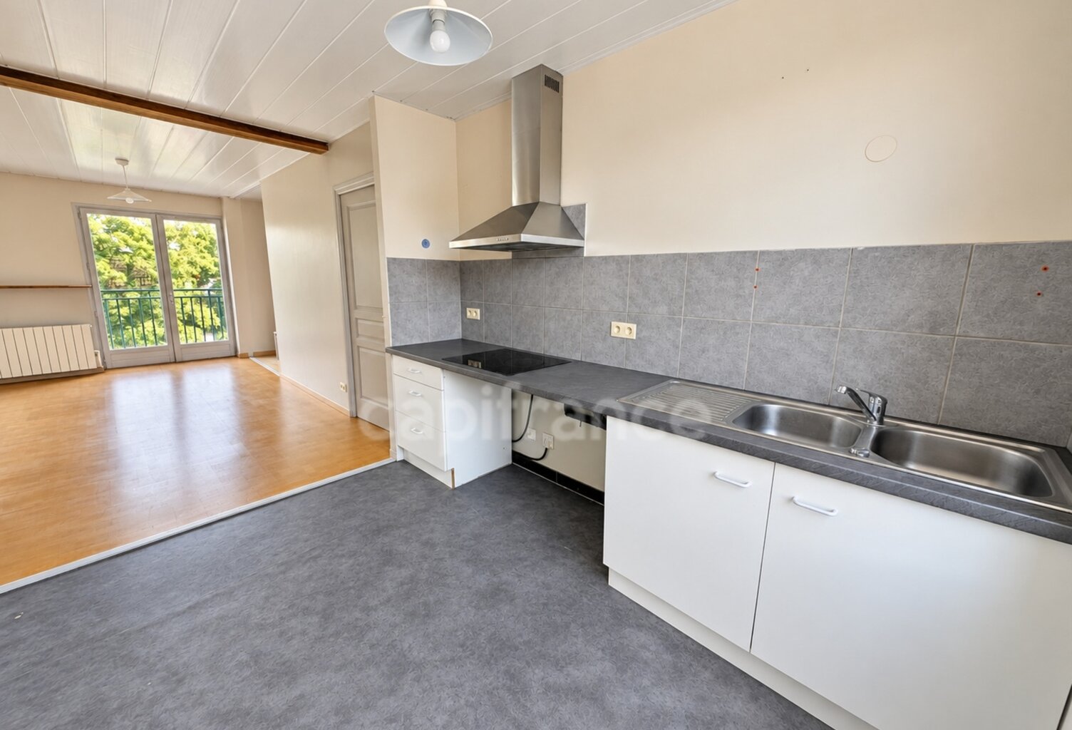 F3 de 72 m² à Corbeil-Essonnes, balcon, cave, RER D — photo 1