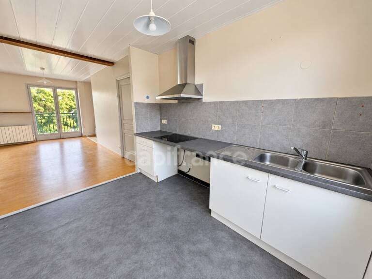 F3 de 72 m² à Corbeil-Essonnes, balcon, cave, RER D — photo 1