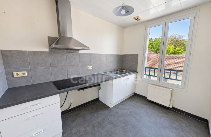 F3 de 72 m² à Corbeil-Essonnes, balcon, cave, RER D — photo 2