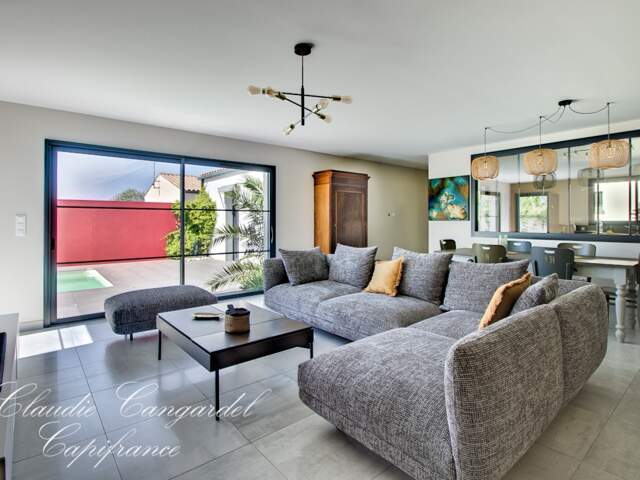Villa contemporaine de plain-pied, proche LA ROCHELLE, 4 chambres, avec piscine, sans vis à vis, à deux pas de l’océan — photo du bien
