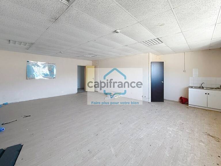 Local à louer  200 m2 Chambéry — photo 1