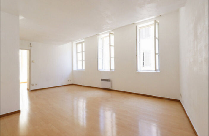 Dpt Bouches du Rhône (13), à vendre MARSEILLE 1er ARRONDISSEMENT appartement T3 de 60 m² — photo 2