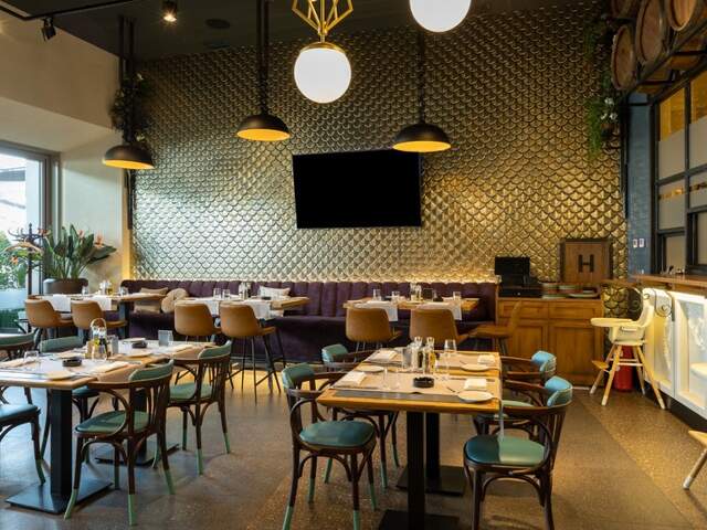 Dpt Var (83), à vendre FREJUS Restaurant — photo du bien