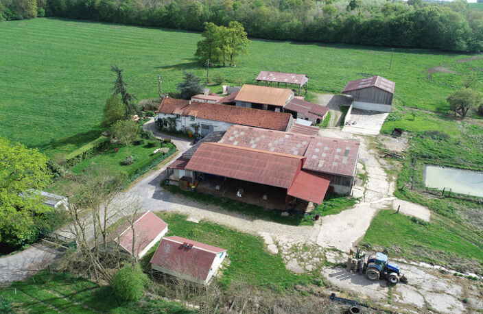 ESSOMES SUR MARNE (02) à vendre joli corps de ferme avec maison et nombreux bâtiments sur un terrain de 10 hectares — photo 3