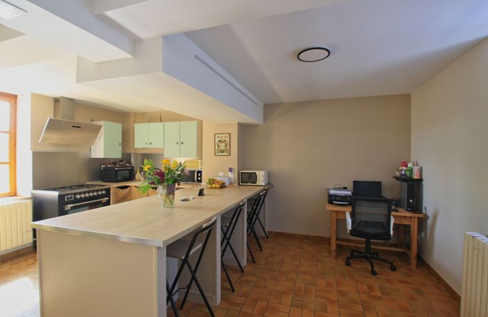 Spacieuse maison de bourg de 196 m², 5 chambres, sur un joli terrain de 5200 m² — photo 5
