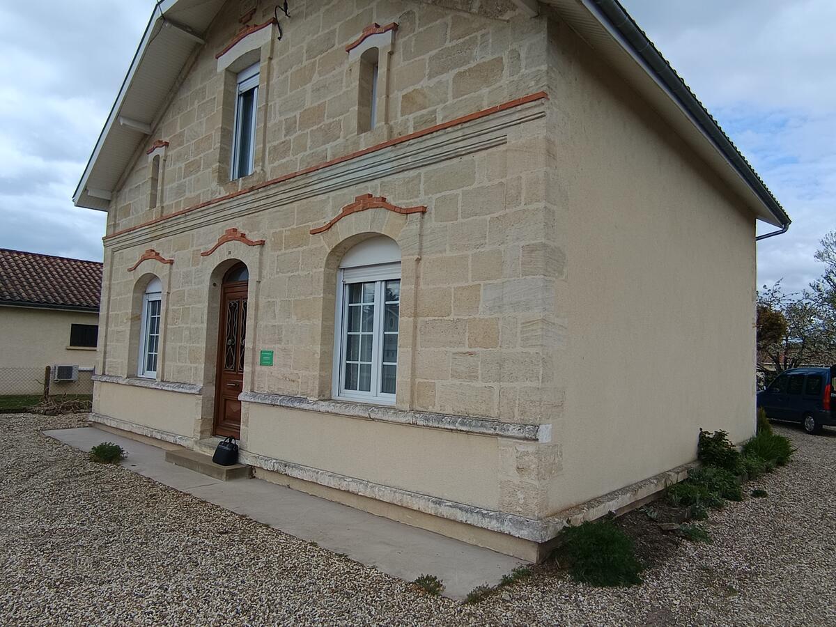Villa / Maison  T6 à vendre Saint-Médard-de-Guizières 33230