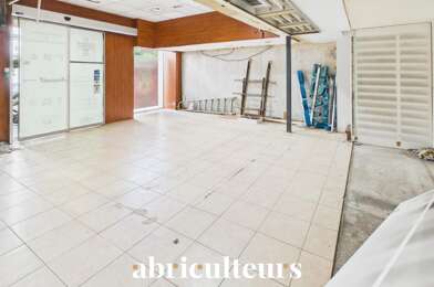 Commerce 2 pièces 85060 €