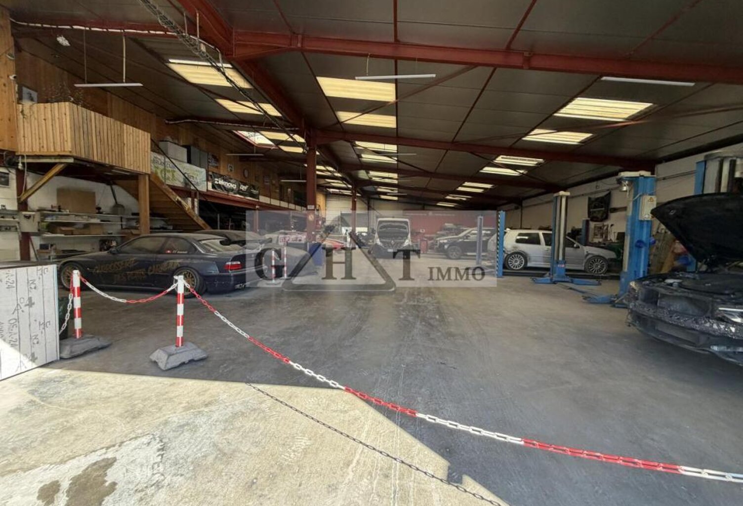 ENTREPOT INDEPENDANT DE 888 M² A VENDRE ROZAY EN BRIE (77) — photo 1