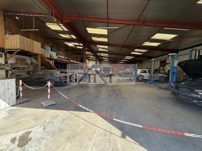ENTREPOT INDEPENDANT DE 888 M² A VENDRE ROZAY EN BRIE (77) — photo 1