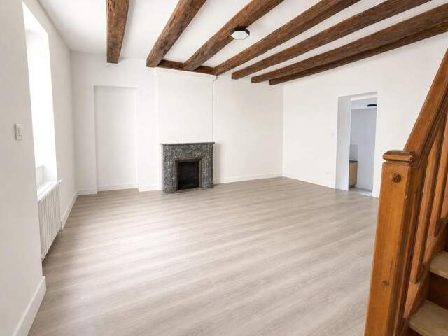 Maison rénovée 4 pièces 95 m², Descartes — photo du bien
