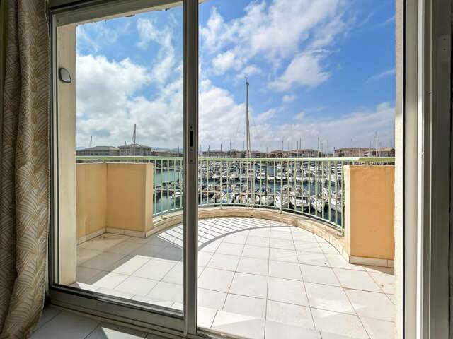 Appartement À Vendre — photo du bien