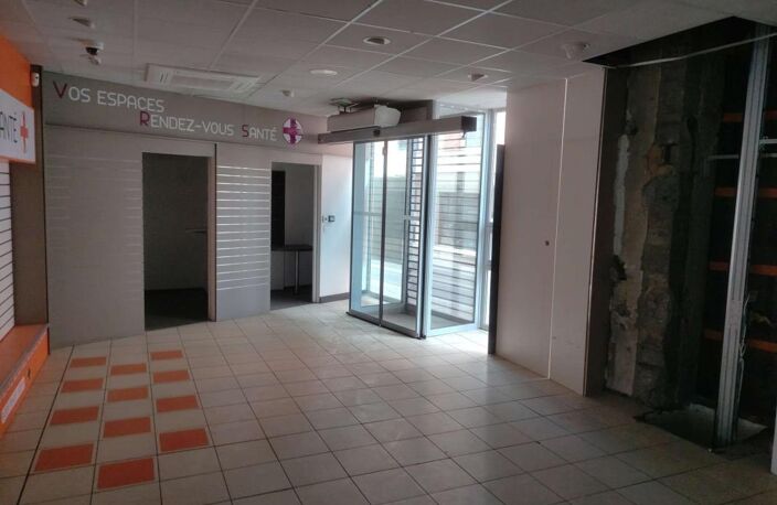 Bien commercial à vendre au centre-ville de Rumilly — photo 2