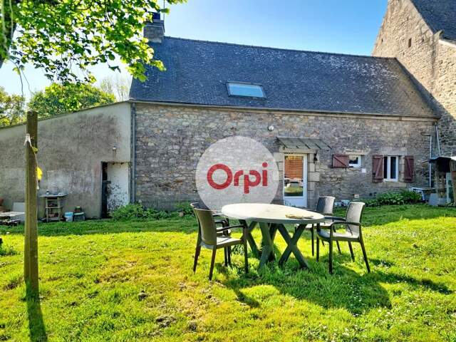 Maison en pierre À Vendre — photo du bien