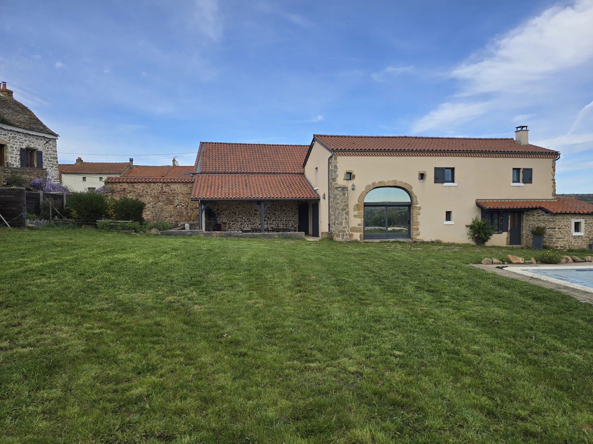 Maison 7 pièces 160 m² · à Apchat · 160 m² · 420 000 €