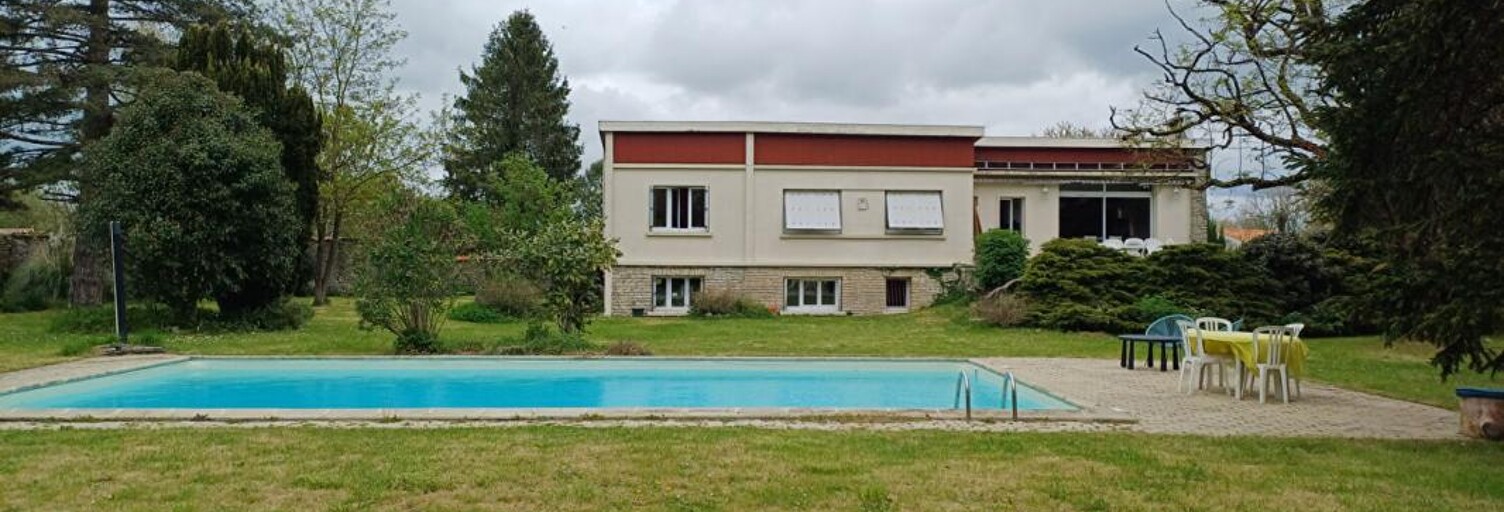 Maison 7 Pièces 202 m² à vendre à Magné (79460)