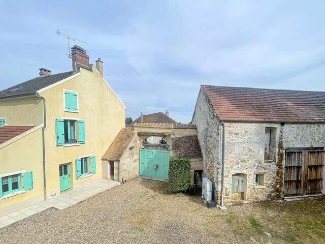 Corps de ferme à vendre sur Frémainville — photo du bien