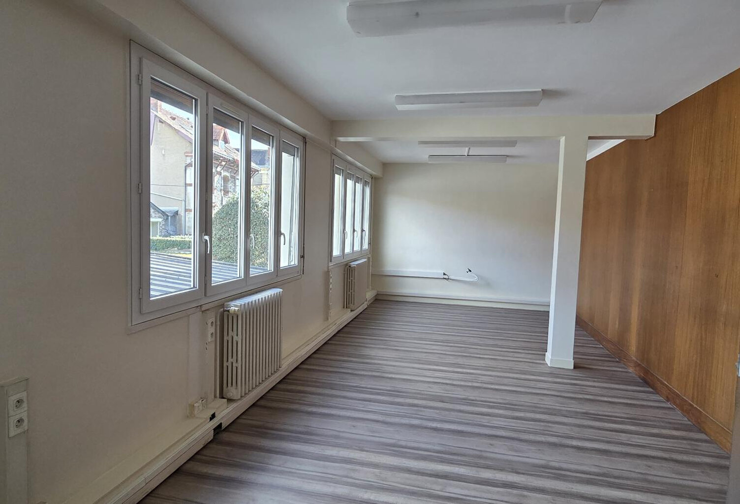 ANGERS SAINT SERGE BUREAUX  A LOUER — photo 1