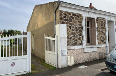 Ensemble immobilier : 2 maisons avec garage, préau et cour — photo du bien