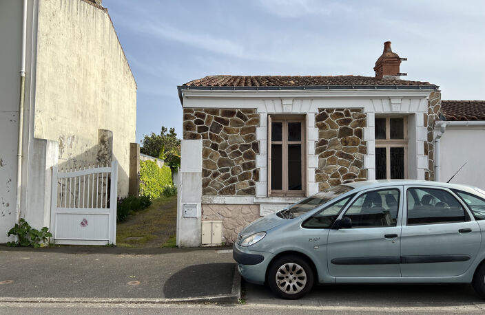Ensemble immobilier : 2 maisons avec garage, préau et cour — photo 2