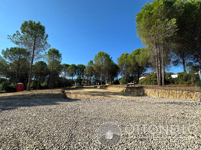Terrain constructible viabilisé Roquebrune-Sur-Argens 615 m2 — photo du bien