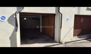 Garage   m² à louer à Villeurbanne (69100)