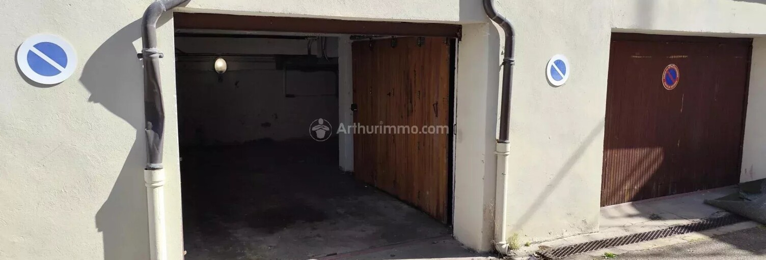 Garage   m² à louer à Villeurbanne (69100)