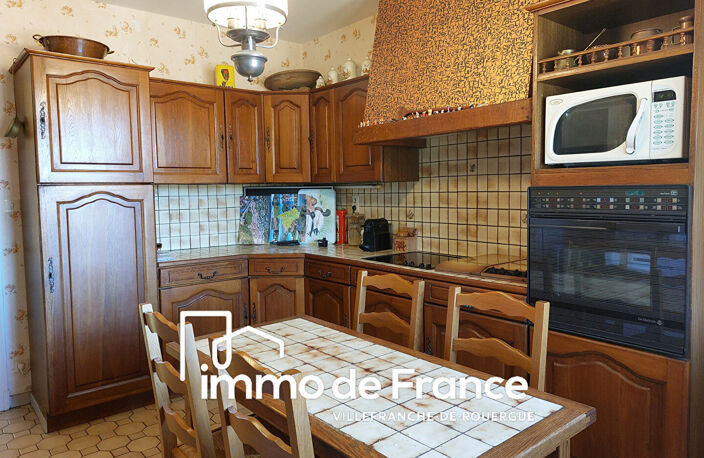 Maison T5 sur deux niveaux 153m² hab., garage et terrain de 2391m² — photo 4