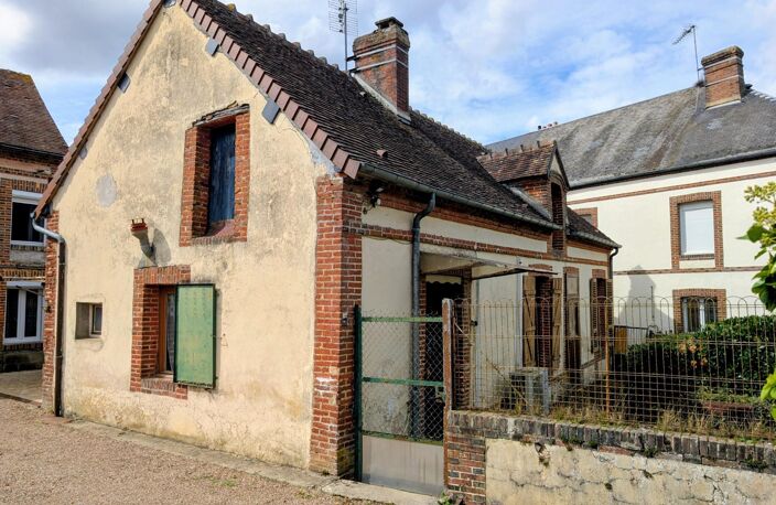 Maison de plain-pied à rénover avec jardin et garage — photo 2
