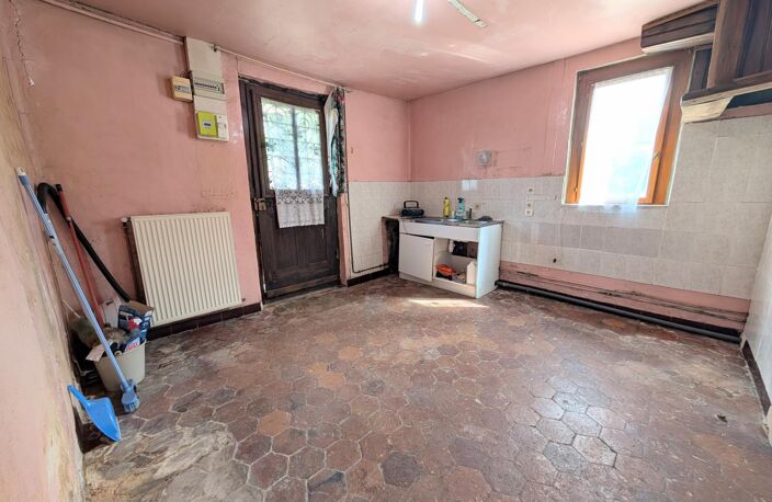 Maison de plain-pied à rénover avec jardin et garage — photo 4