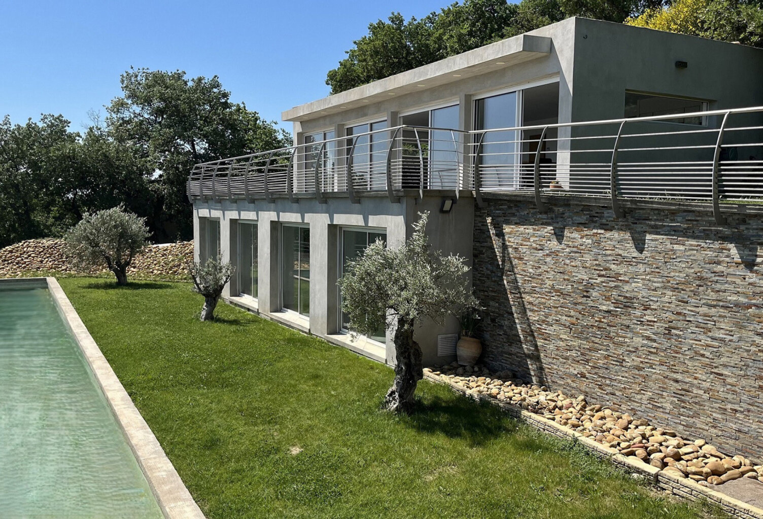 Maison contemporaine avec vues panoramiques, piscine, terras — photo 1