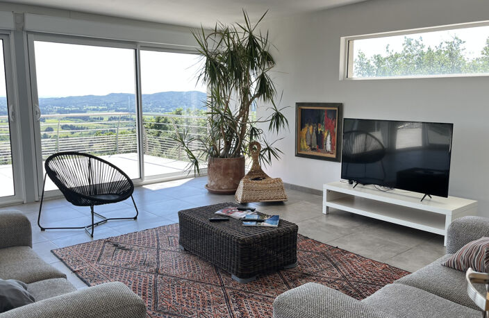 Maison contemporaine avec vues panoramiques, piscine, terras — photo 2
