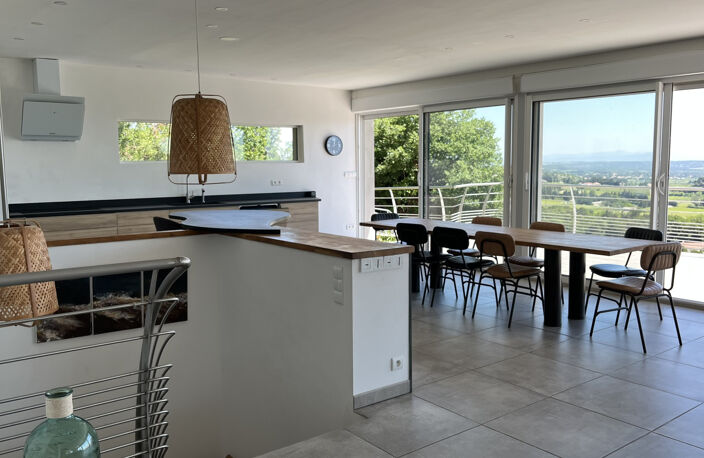 Maison contemporaine avec vues panoramiques, piscine, terras — photo 3