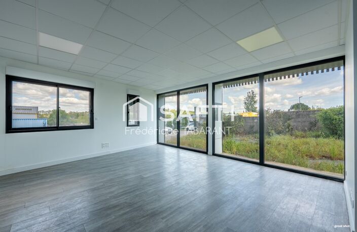 Entrepôt avec bureaux indépendants - zone d'activité dynamique — photo 4