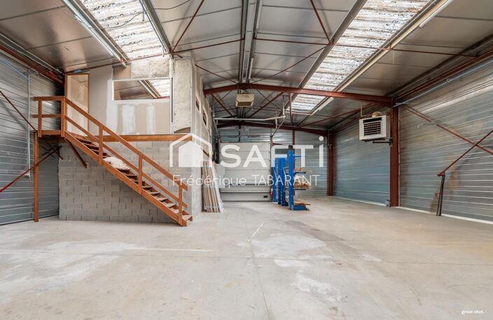 Entrepôt avec bureaux indépendants - zone d'activité dynamique — photo 5