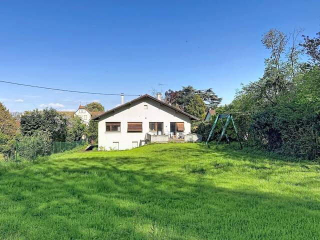 Proche commerces au calme — photo du bien