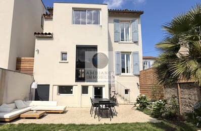 Ambiance contemporaine pour cette maison de ville — photo du bien