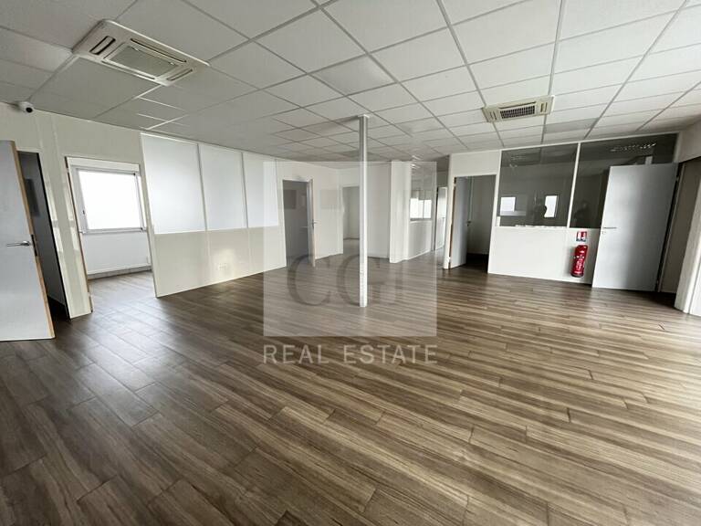 BUREAUX à LOUER — photo 1